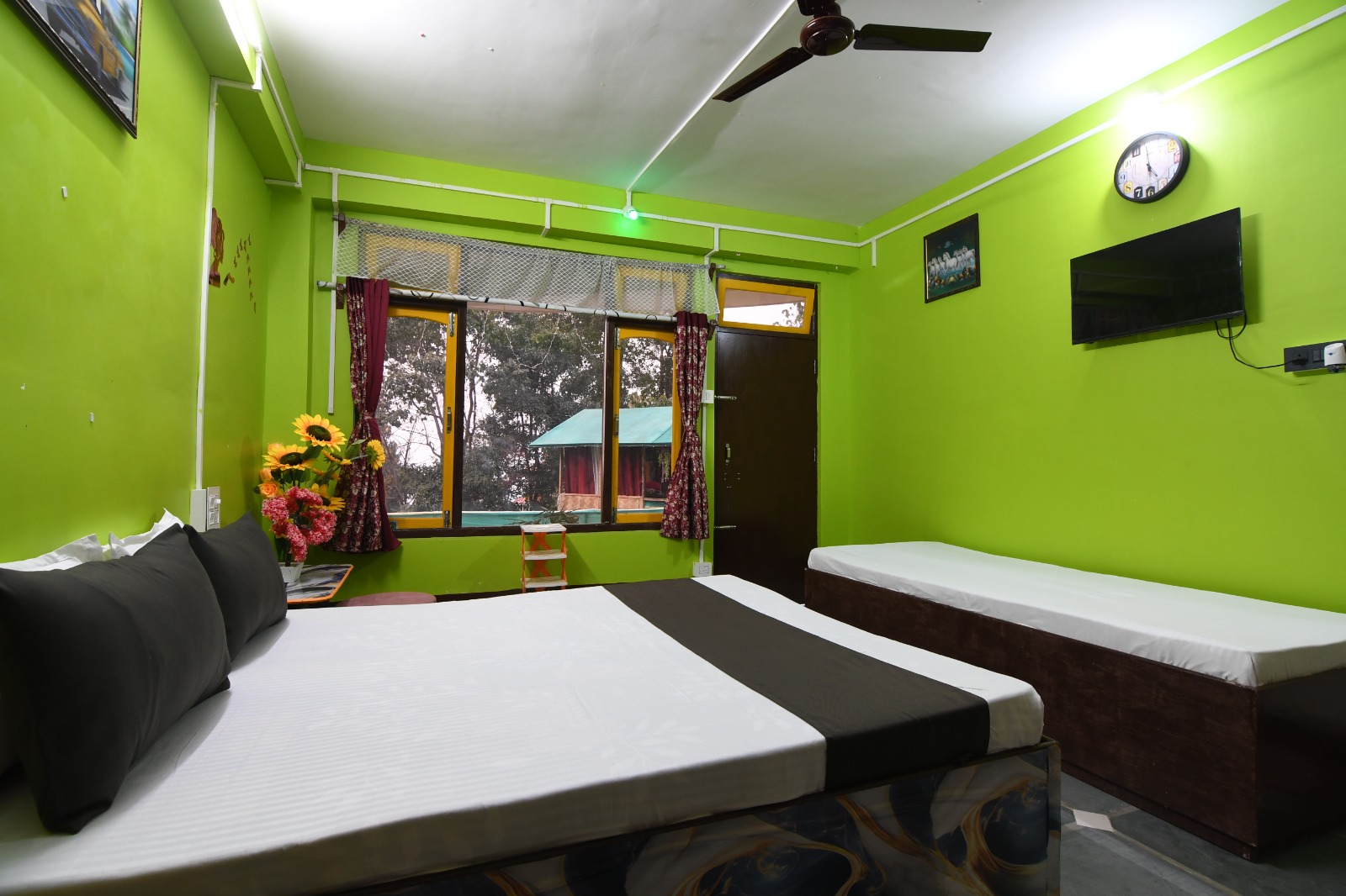 Double Deluxe Room image 2