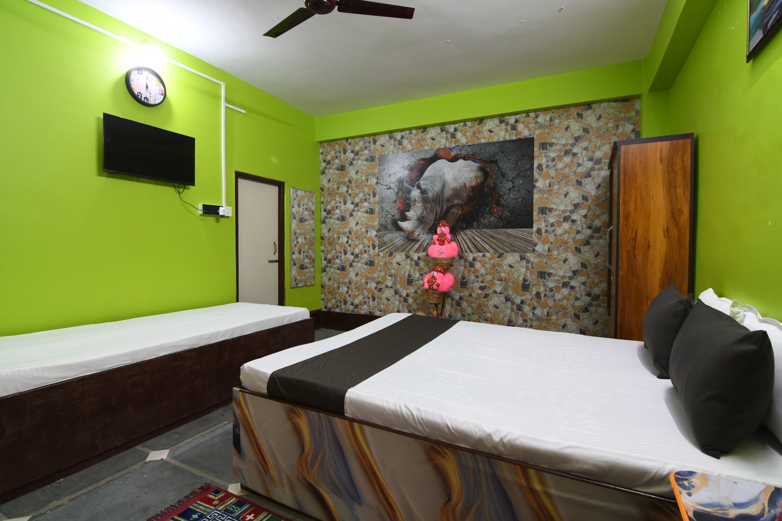 Double Deluxe Room image 4