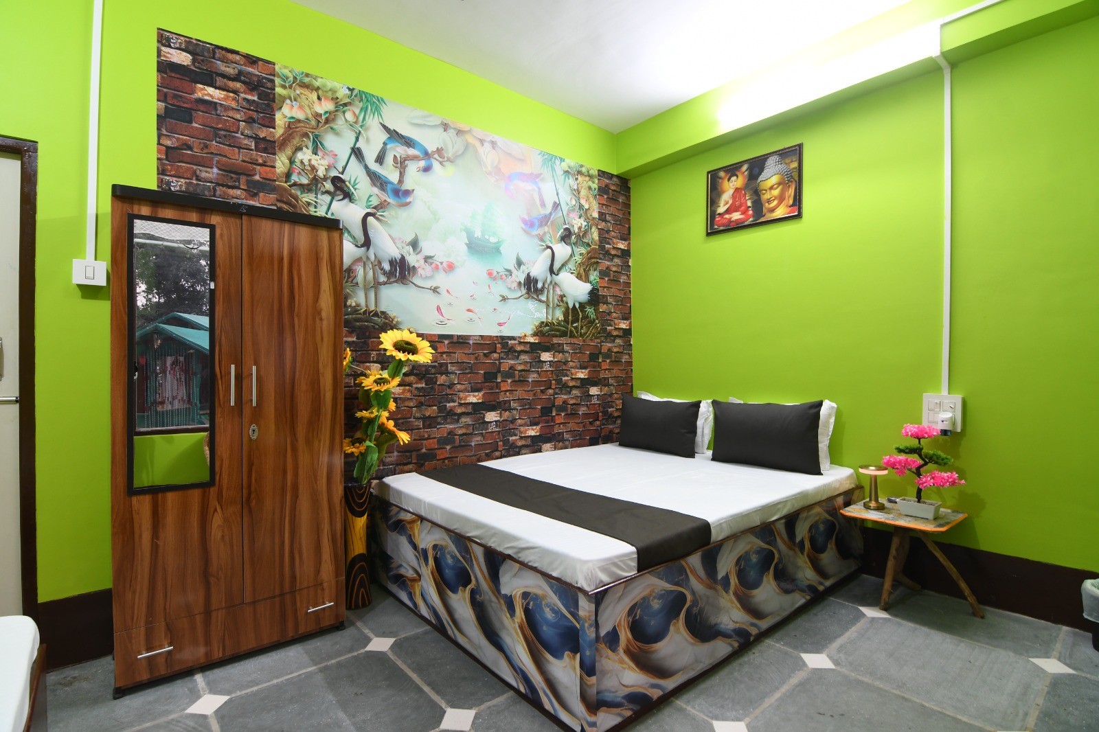 Double Deluxe Room image 8